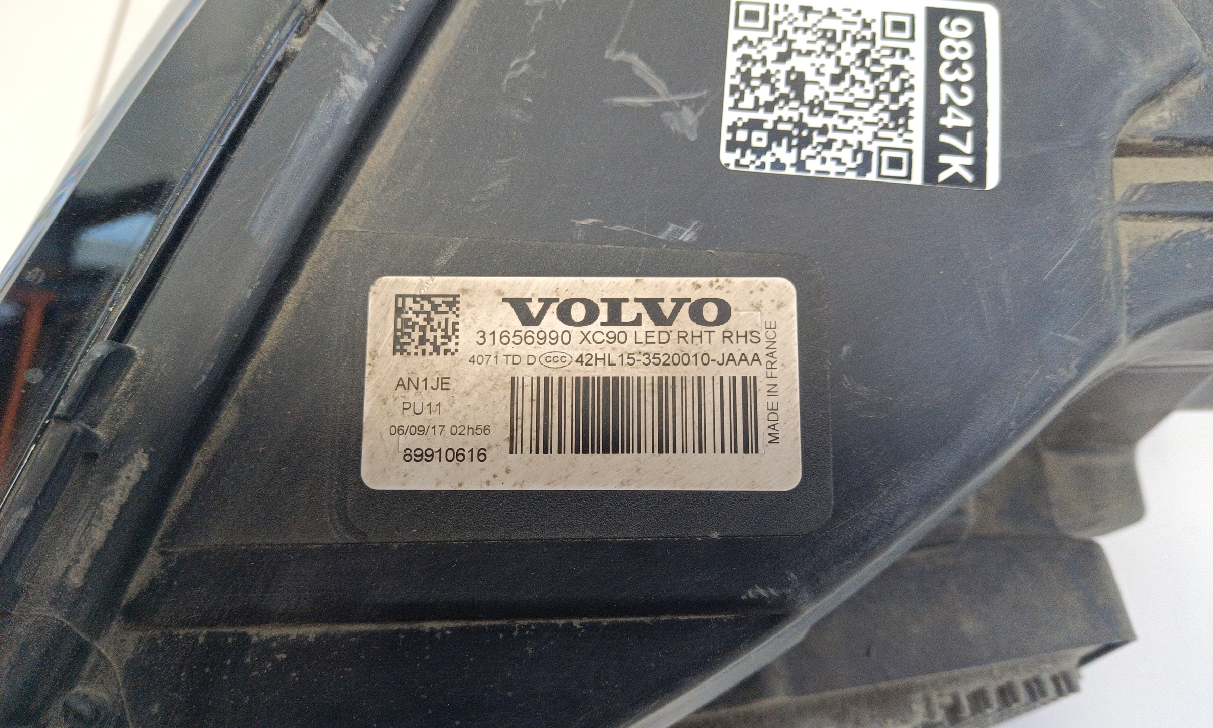 Фара передняя правая Volvo XC90 2 LED