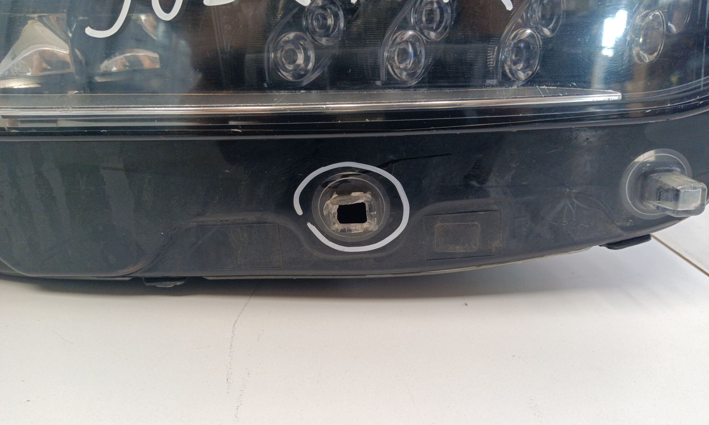 Фара передняя правая Volvo XC90 2 LED