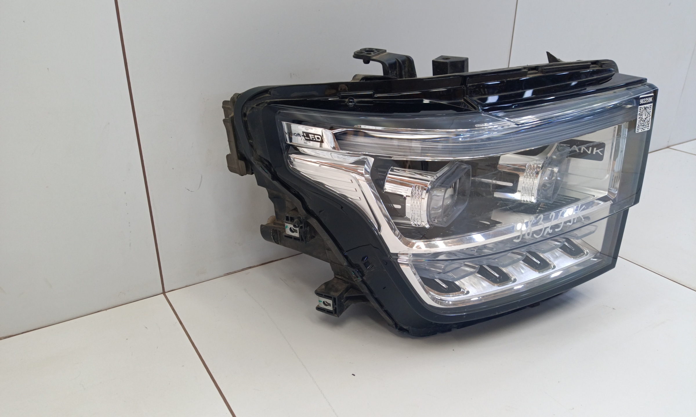 Фара передняя правая Tank 500 LED