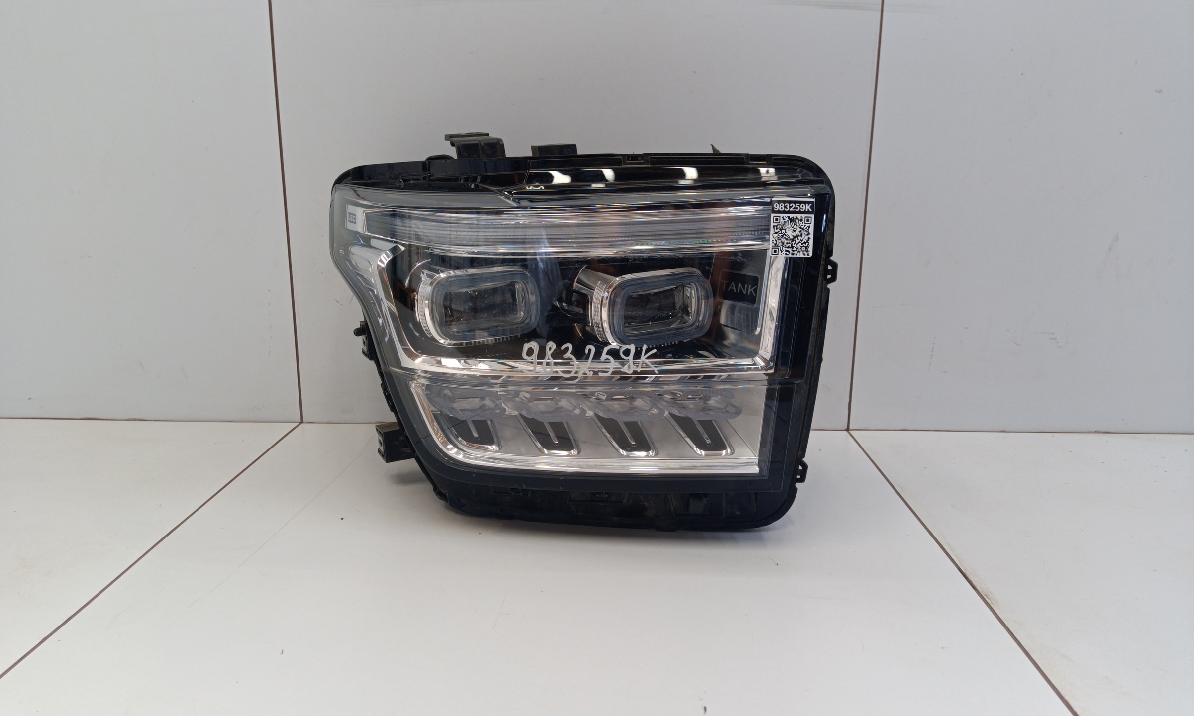 Фара передняя правая Tank 500 LED