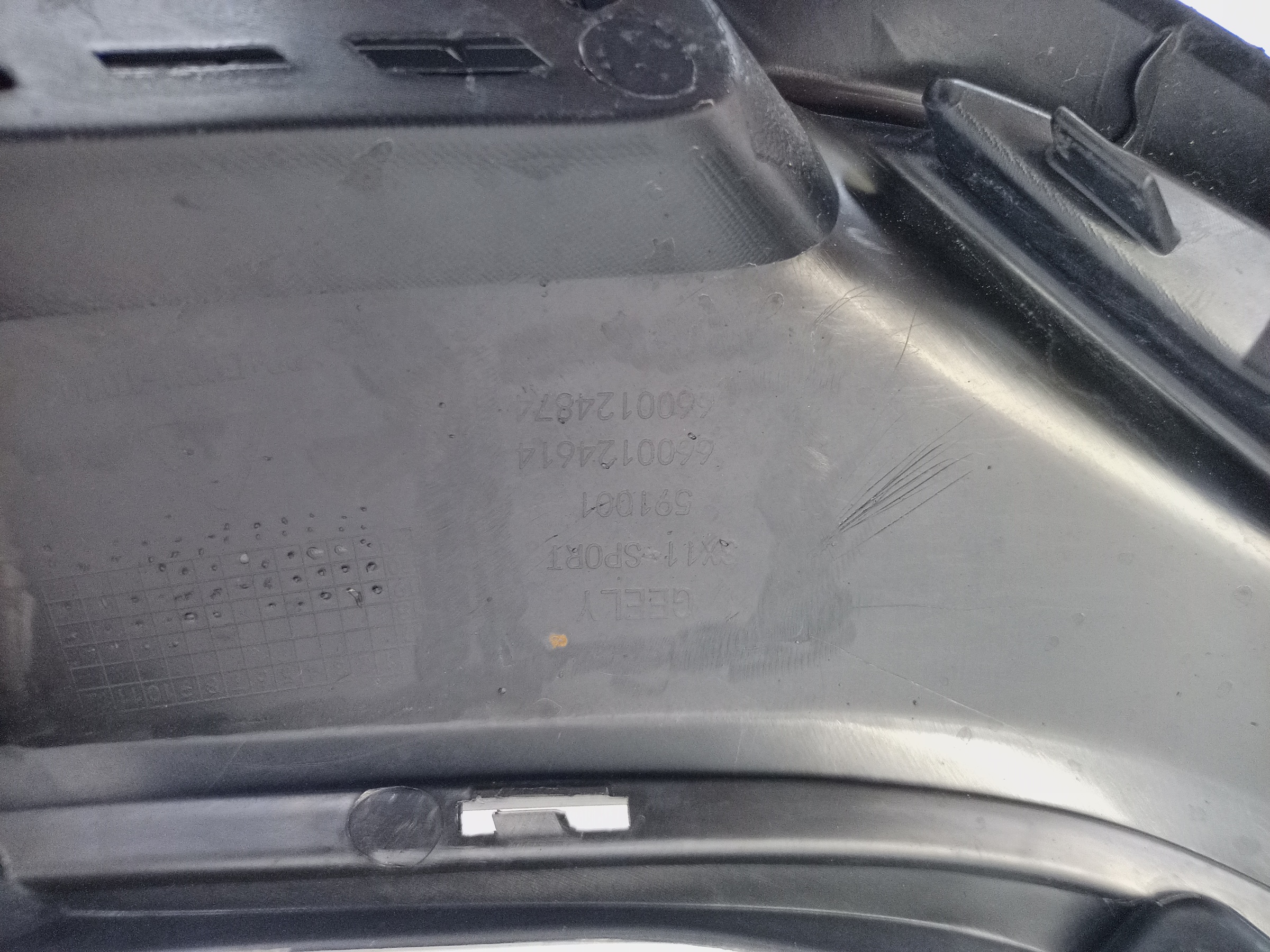 Бампер задний средняя часть Geely Coolray