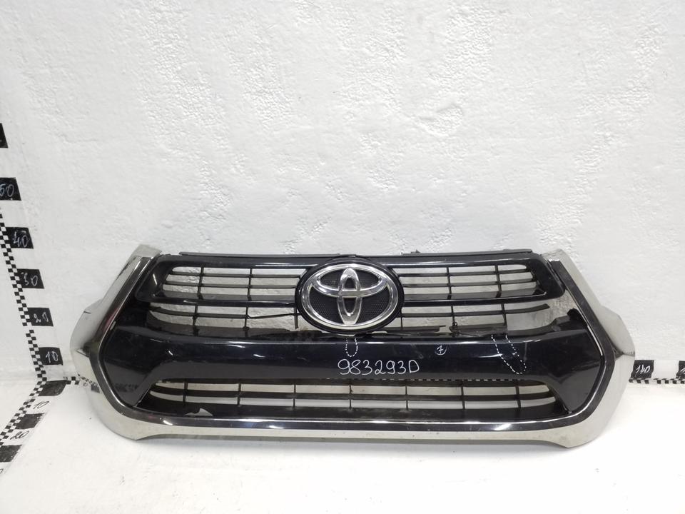 Решётка радиатора Toyota Hilux 8 Restail