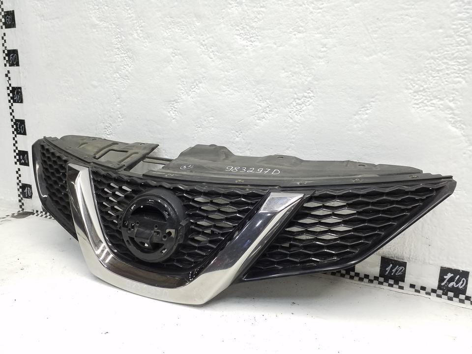 Решетка радиатора Nissan Qashqai 2