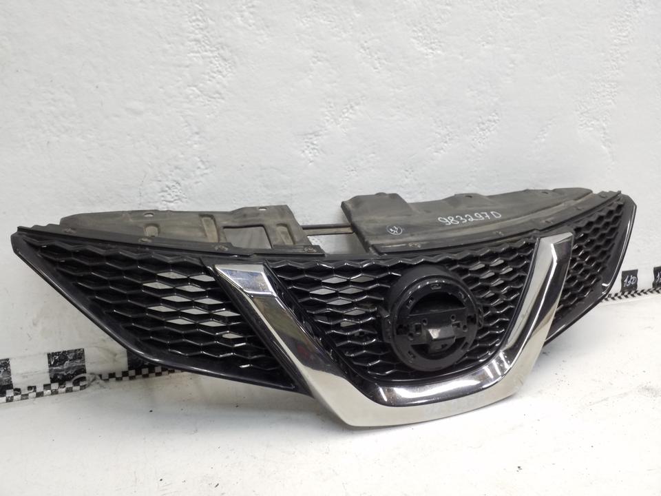 Решетка радиатора Nissan Qashqai 2