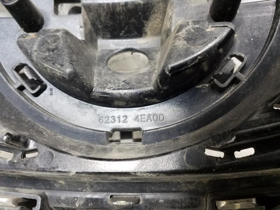Решетка радиатора Nissan Qashqai 2