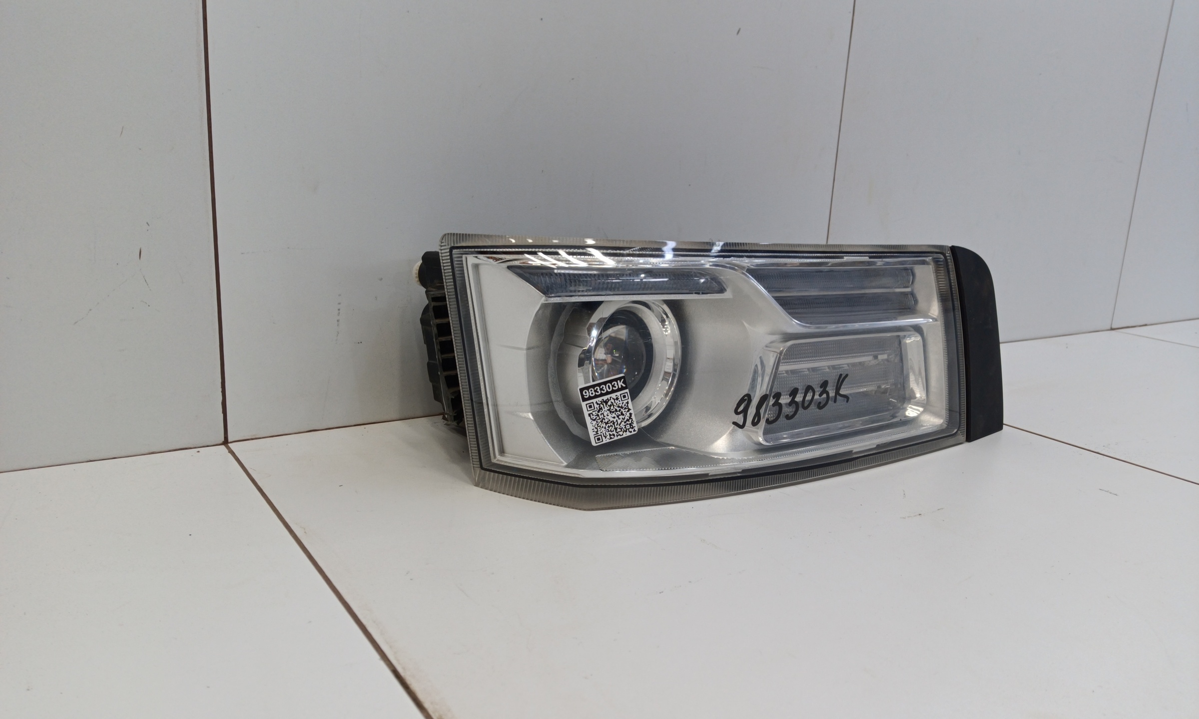 Фара передняя правая Камаз 54901 LED