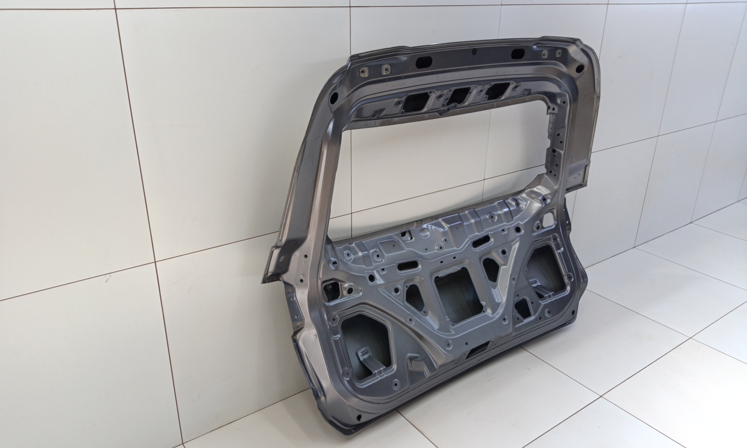 Крышка багажника Chery Tiggo 8