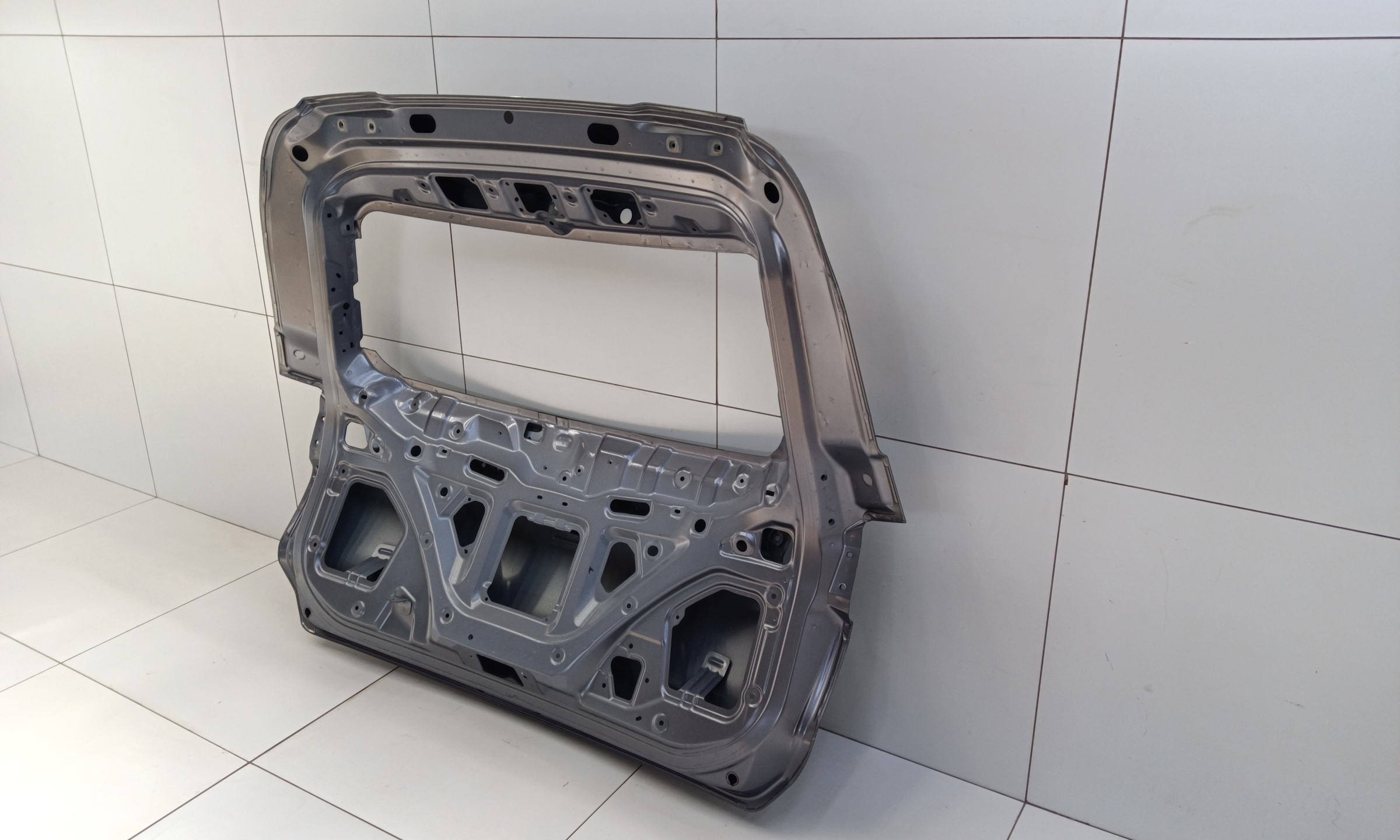 Крышка багажника Chery Tiggo 8