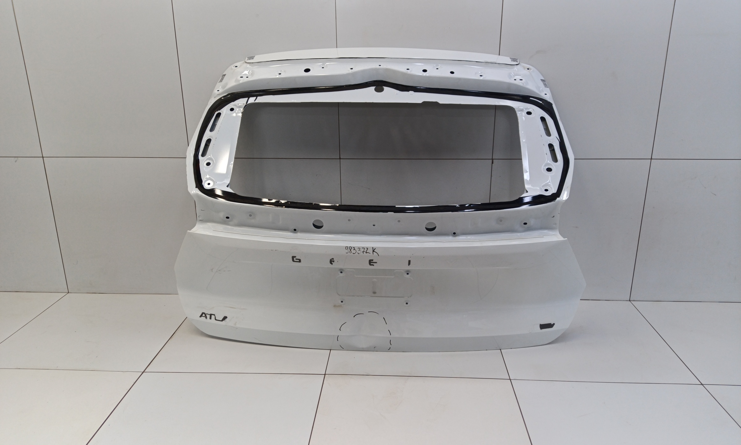 Крышка багажника Geely Atlas 2