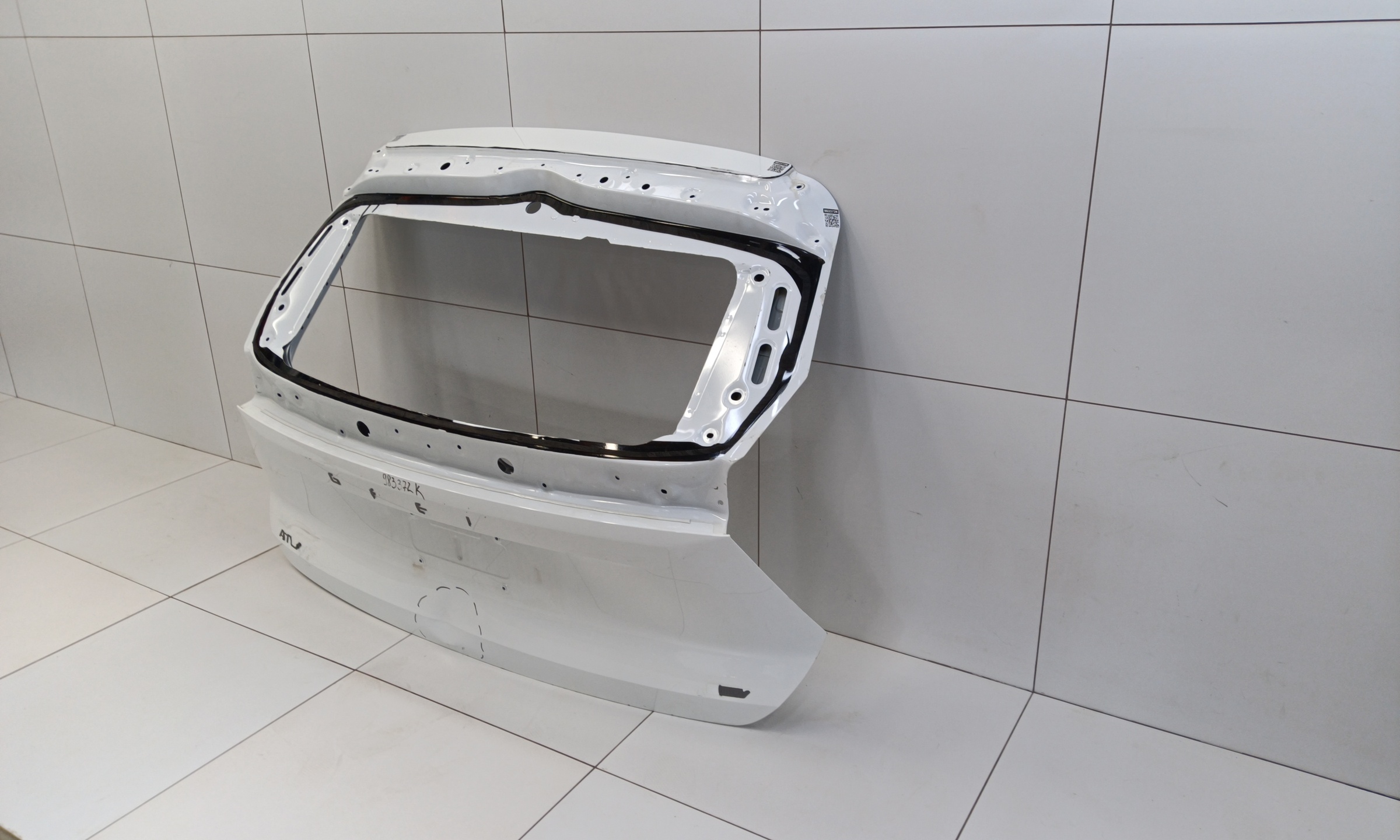 Крышка багажника Geely Atlas 2