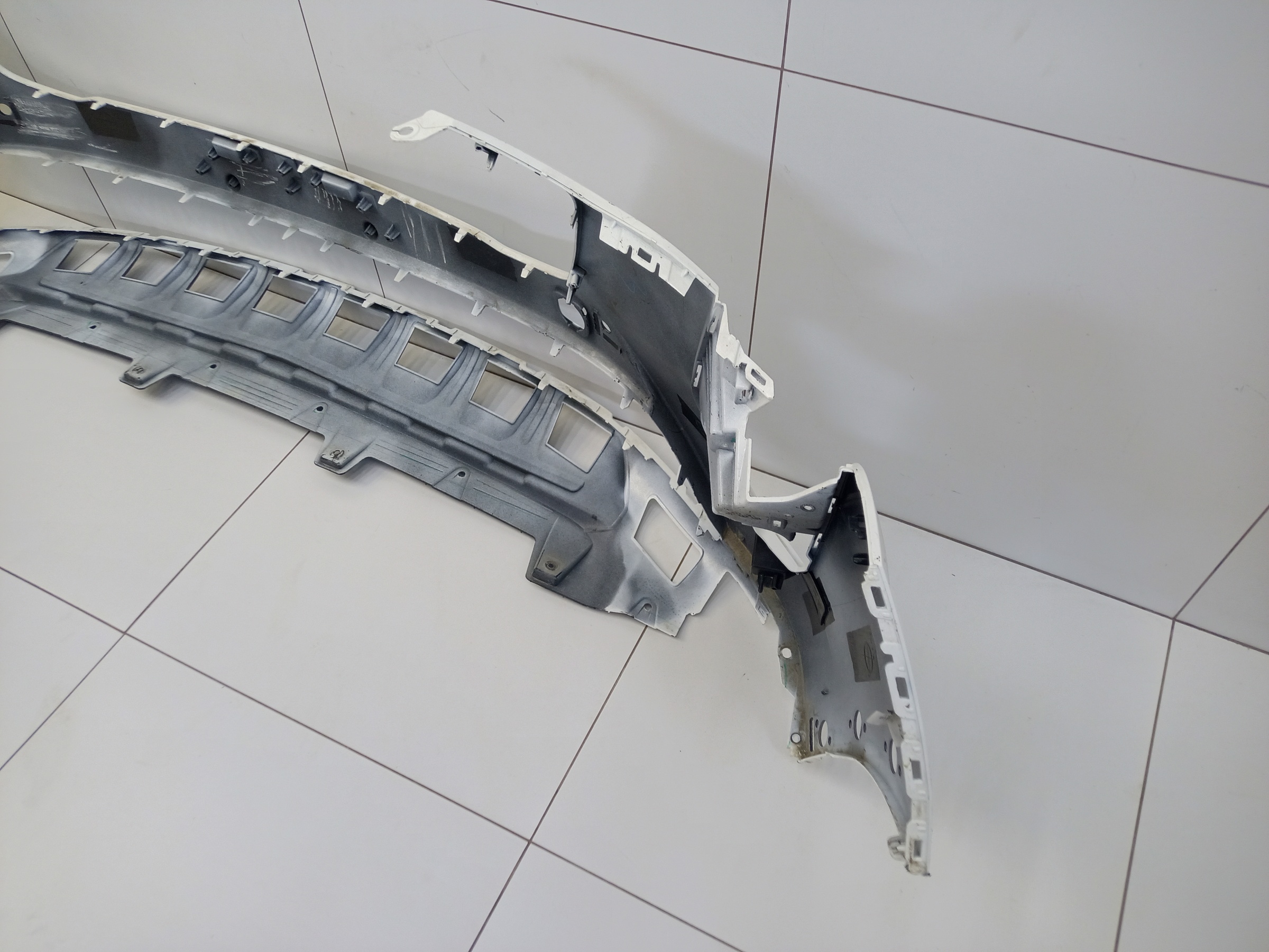 Бампер передний Haval Jolion Restail с отверстиями под накладки