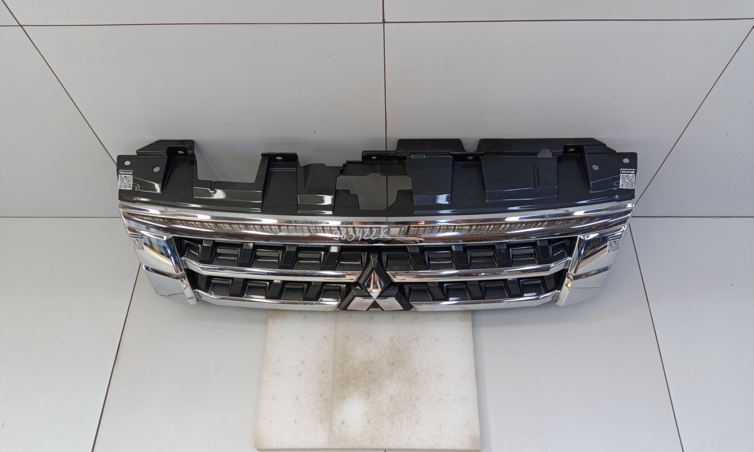 Решетка радиатора Mitsubishi Pajero 4 Restail 2