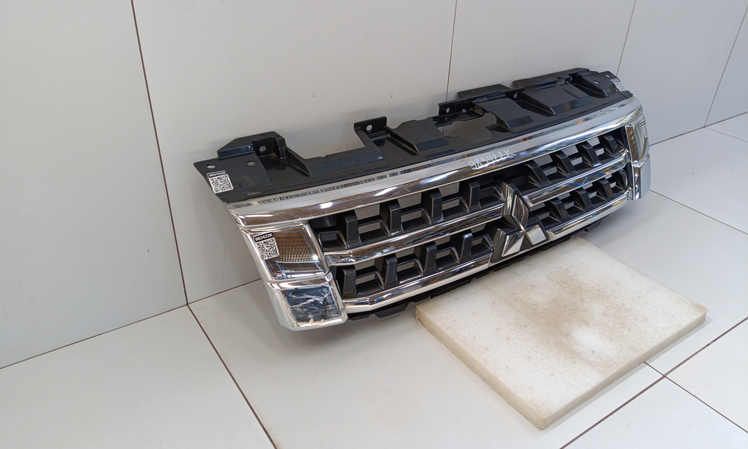 Решетка радиатора Mitsubishi Pajero 4 Restail 2
