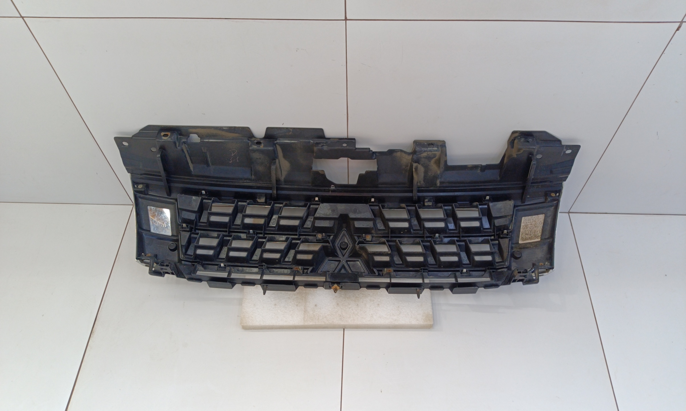 Решетка радиатора Mitsubishi Pajero 4 Restail 2