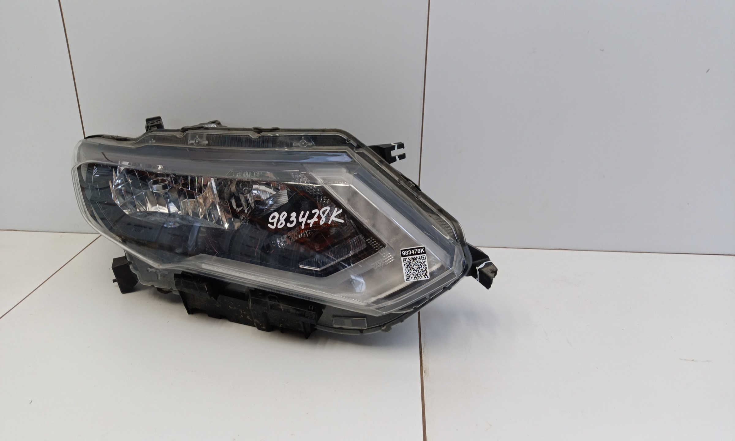 Фара передняя правая Nissan X-Trail T32 Restail галоген