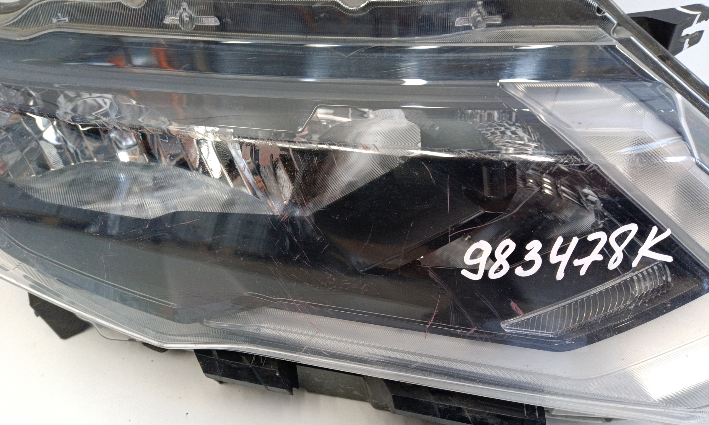 Фара передняя правая Nissan X-Trail T32 Restail галоген