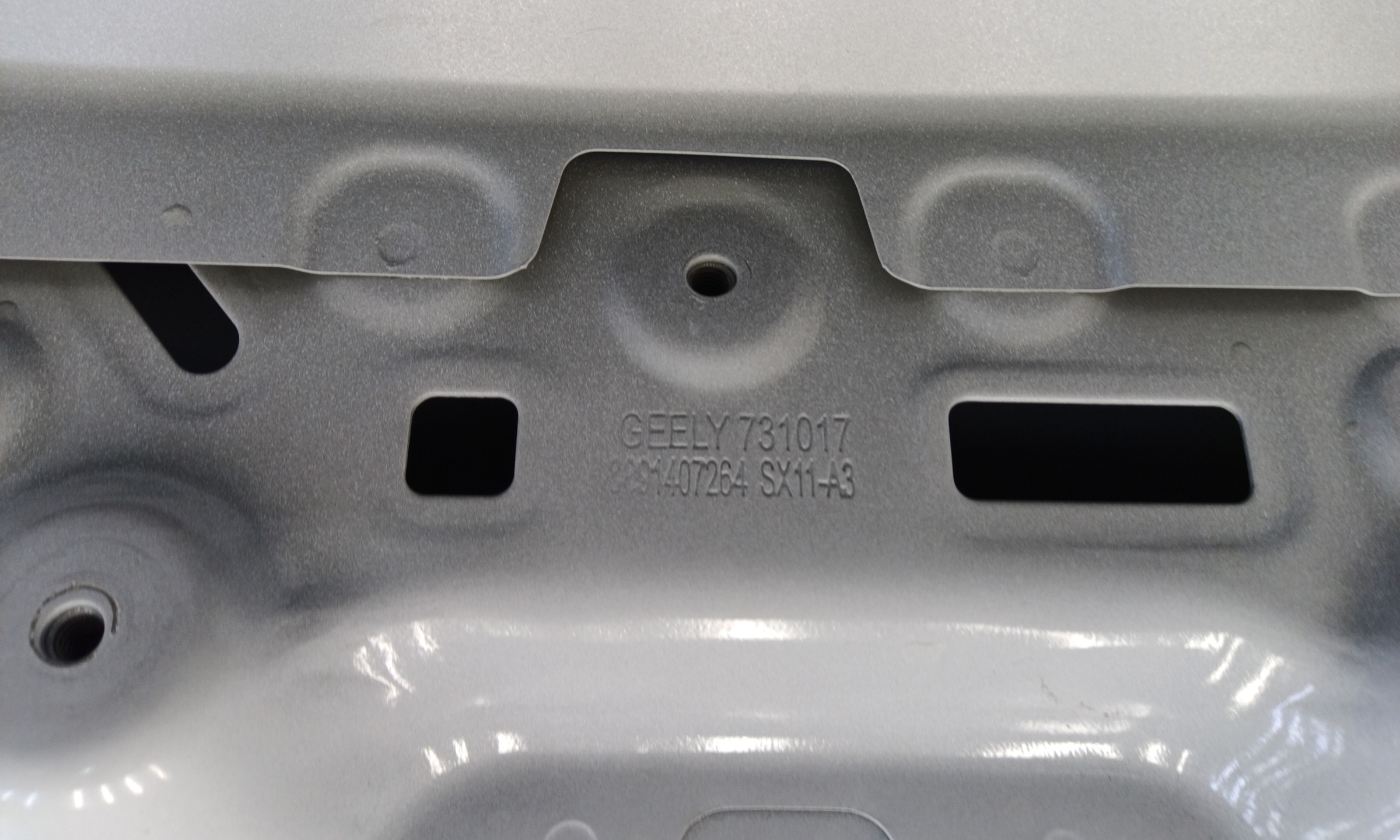 Крышка багажника Geely Coolray Restail