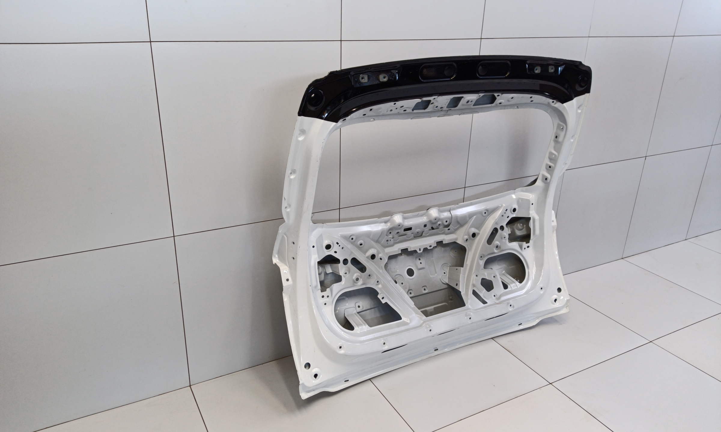Крышка багажника Geely Coolray Restail