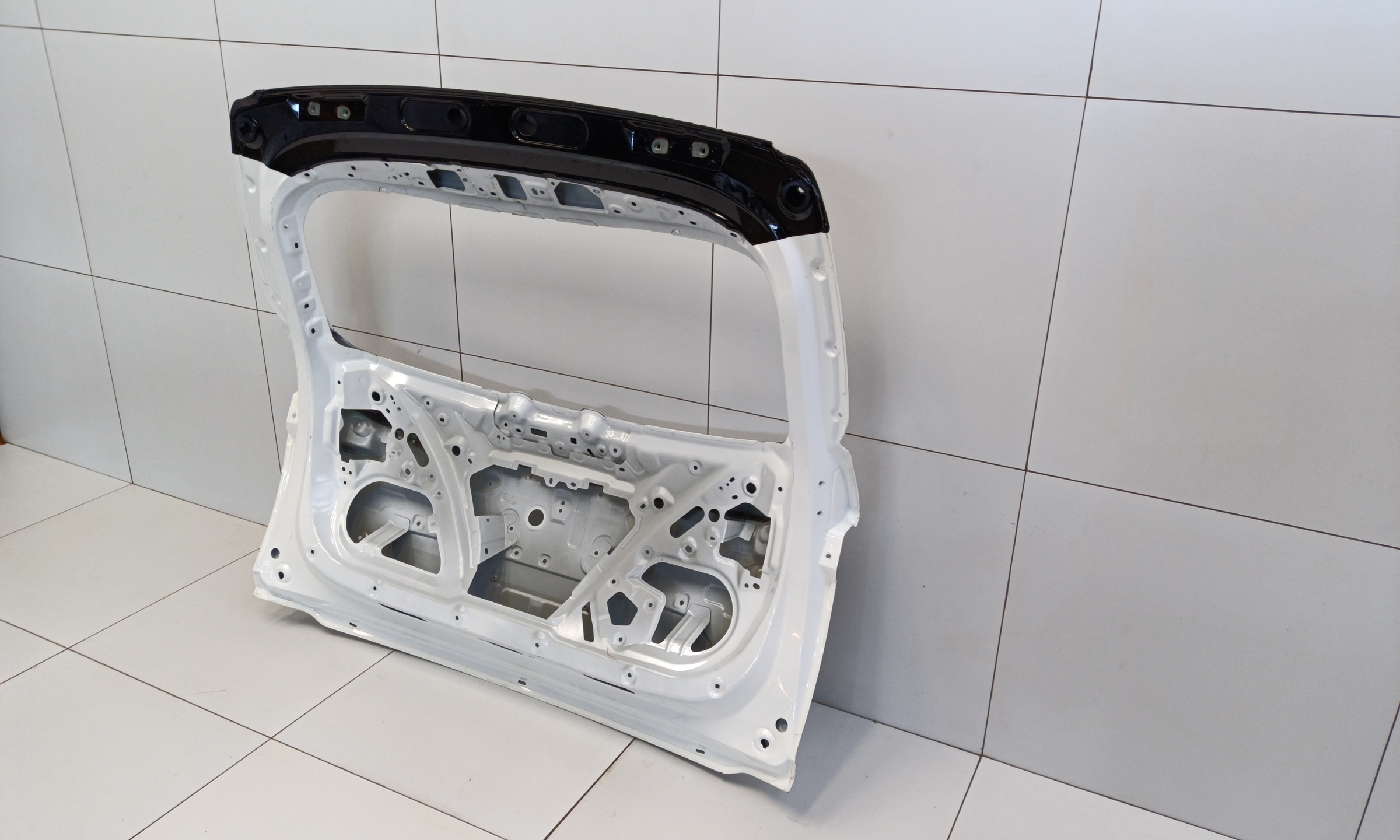 Крышка багажника Geely Coolray Restail