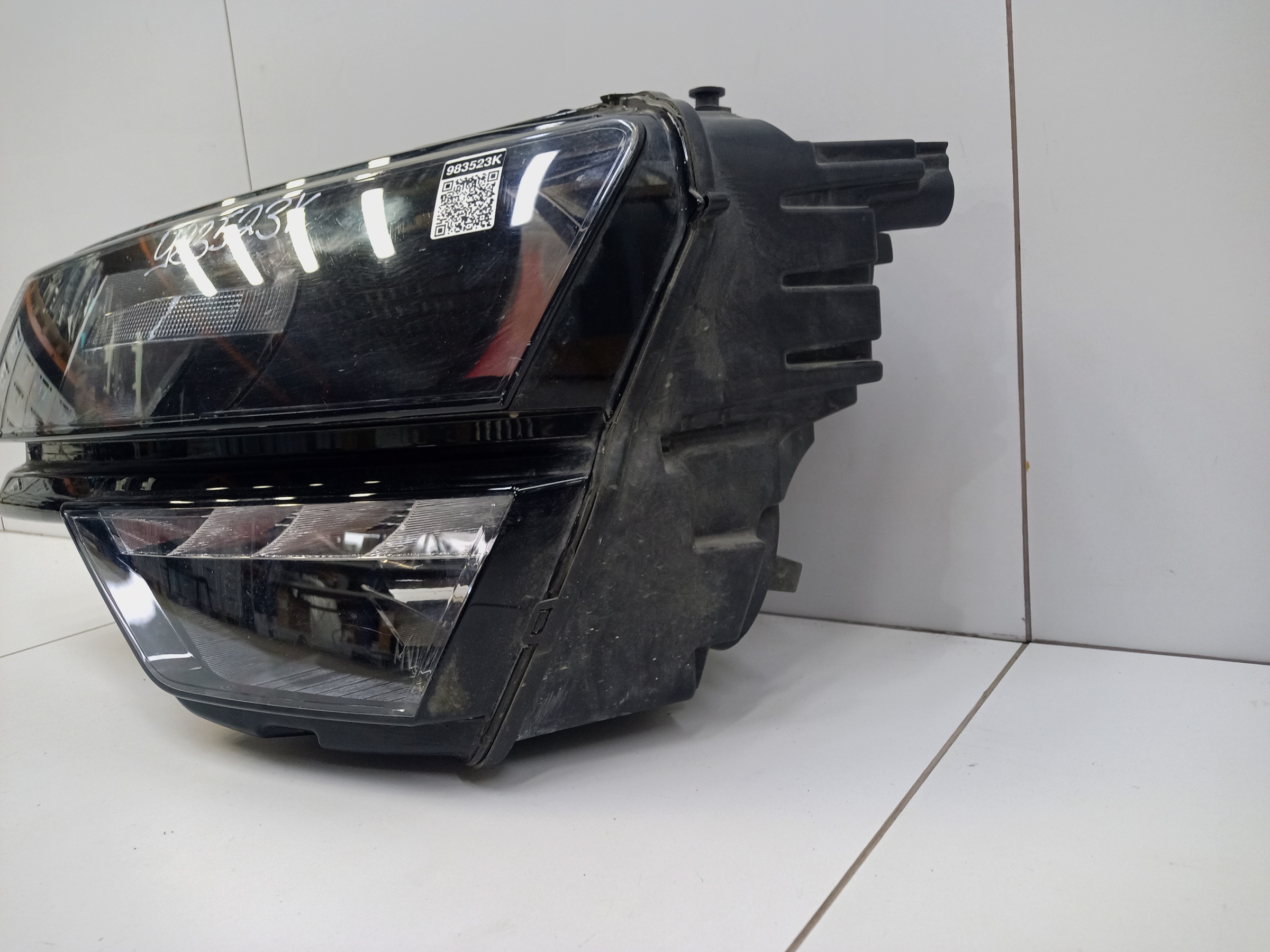 Фара передняя левая Skoda Karoq галоген