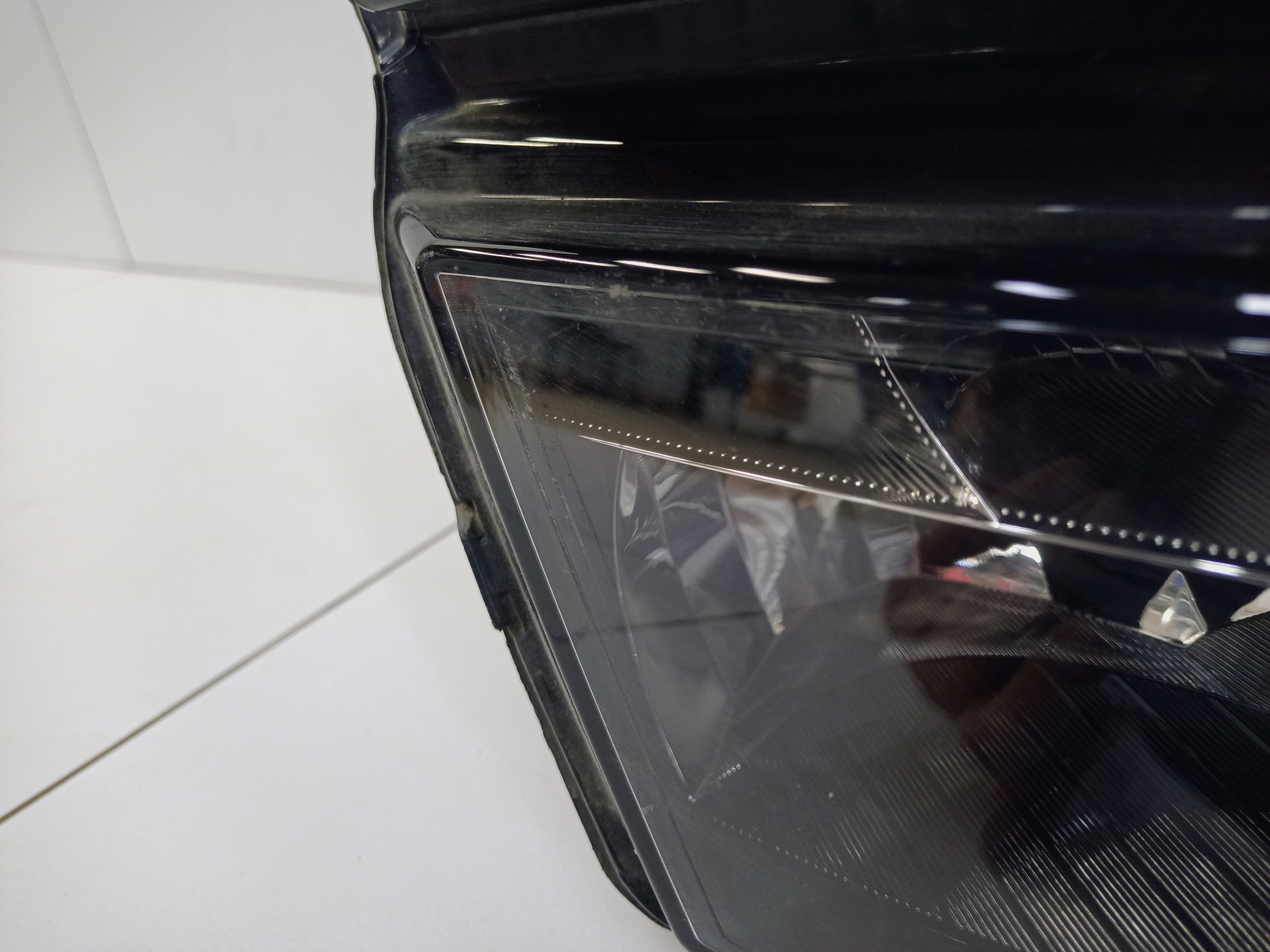 Фара передняя правая Skoda Karoq галоген