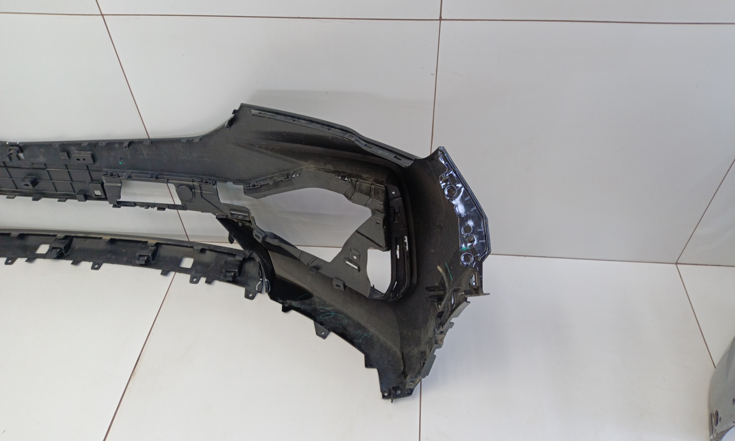 Бампер передний Geely Monjaro