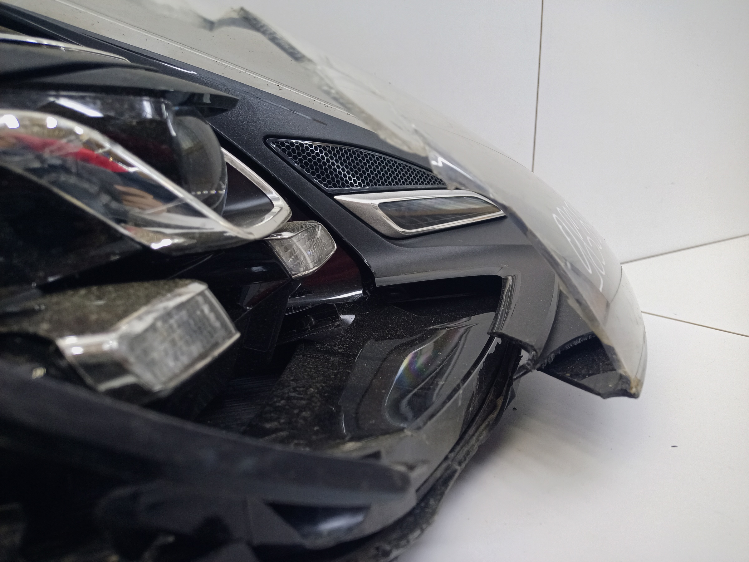 Фара передняя правая Porsche Cayenne 958 Restail LED