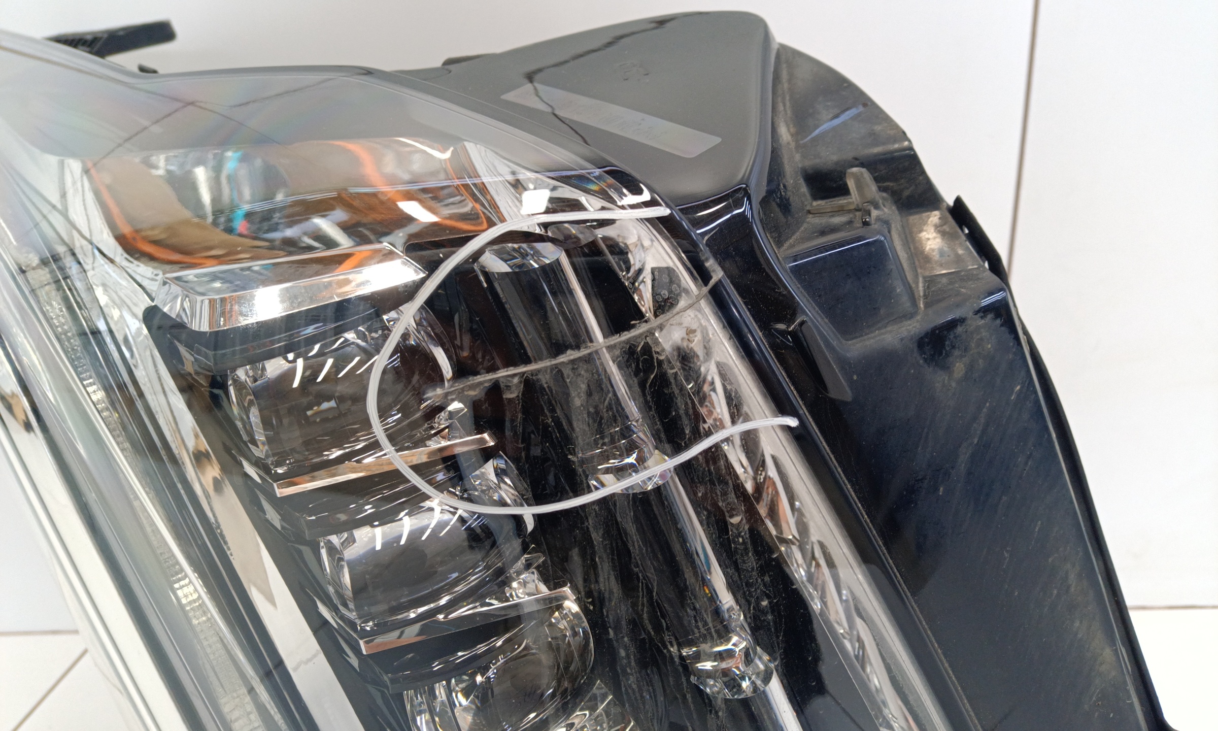 Фара передняя правая Cadillac Escalade 4 LED