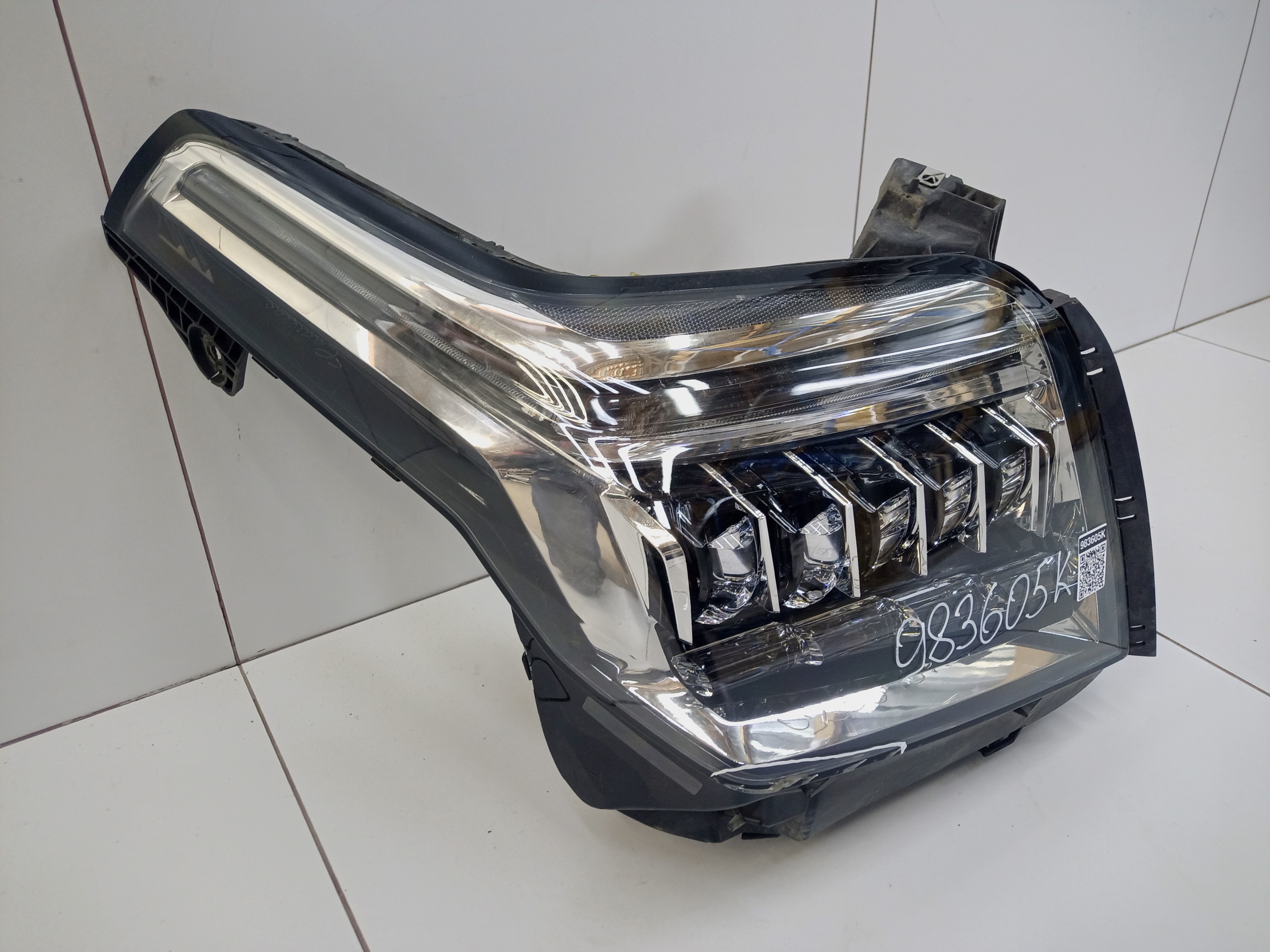 Фара передняя левая Cadillac Escalade 4 LED