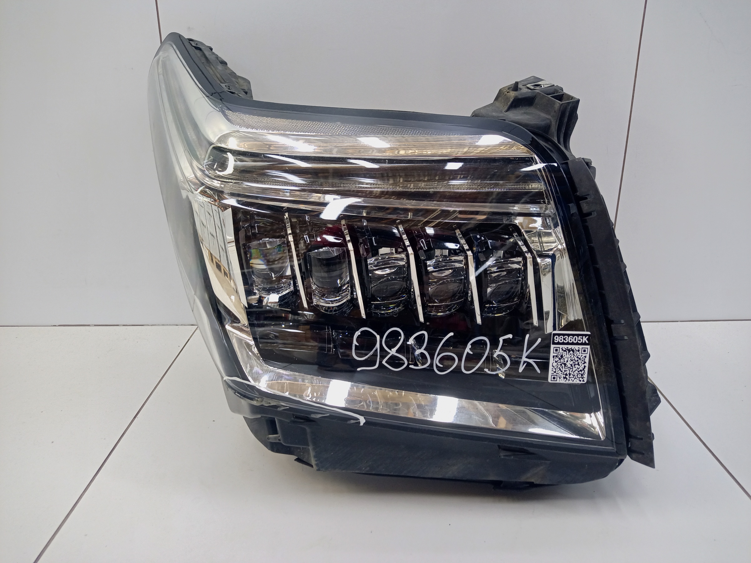 Фара передняя левая Cadillac Escalade 4 LED