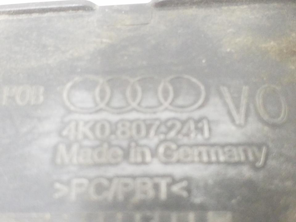 Заглушка буксировочного крюка переднего бампера Audi A6 C8