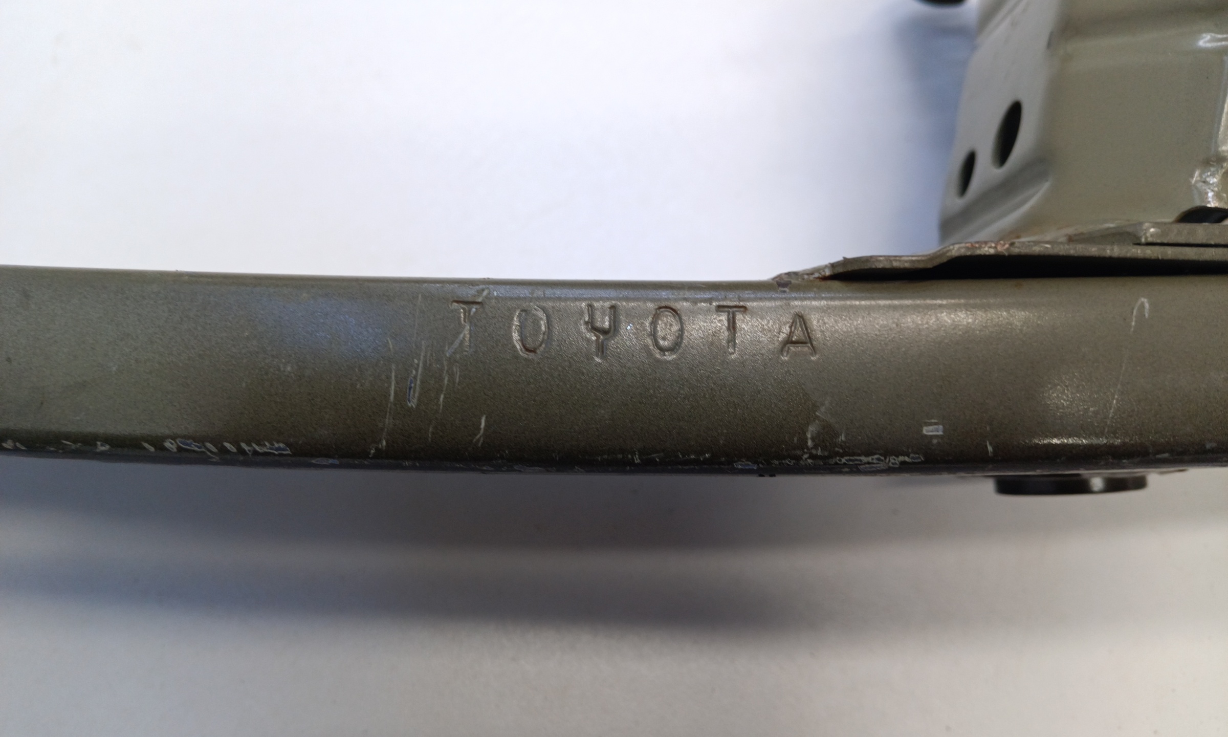 Усилитель переднего бампера Toyota Corolla E180