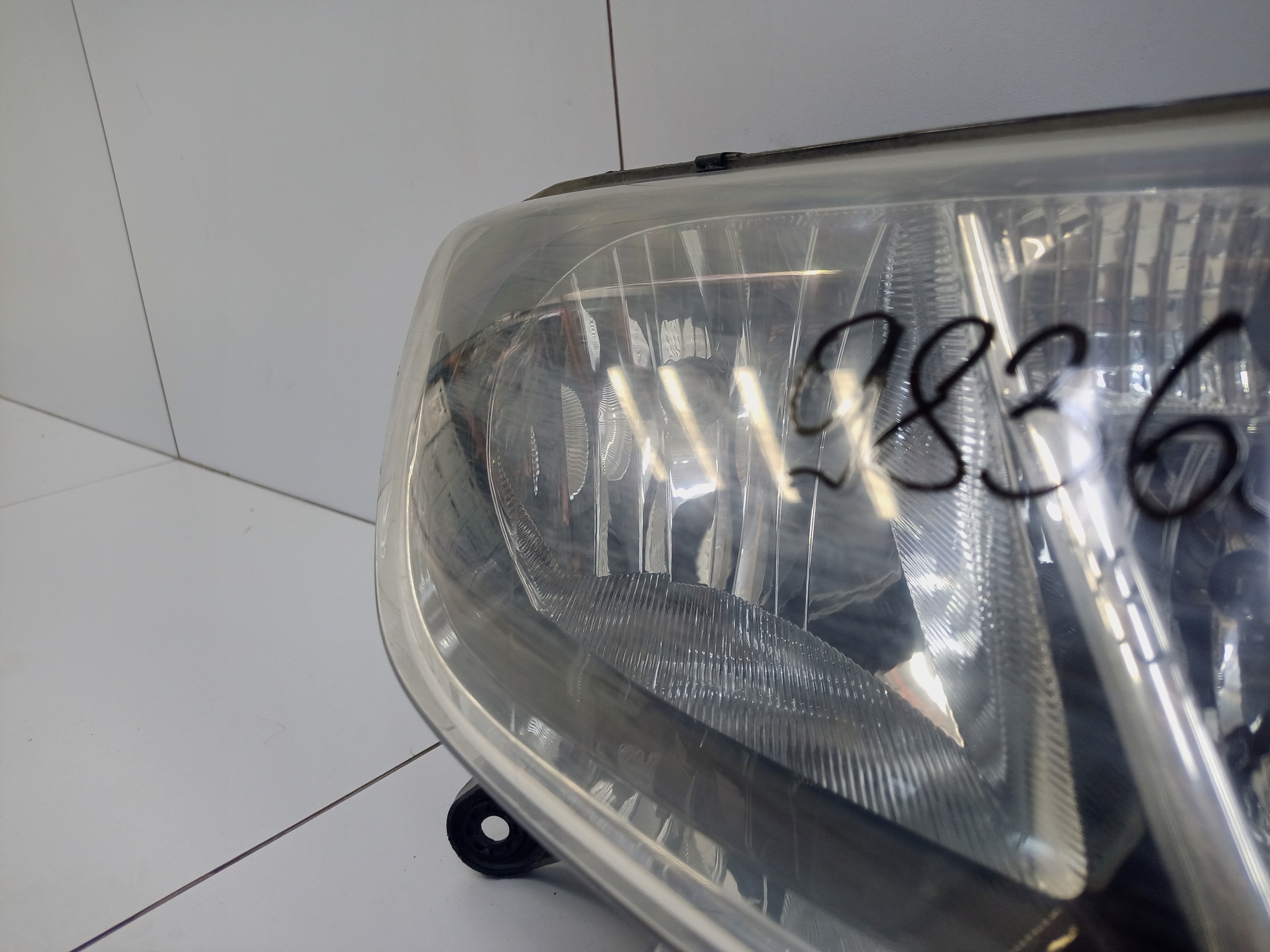 Фара передняя правая Lada Largus 1 Restail