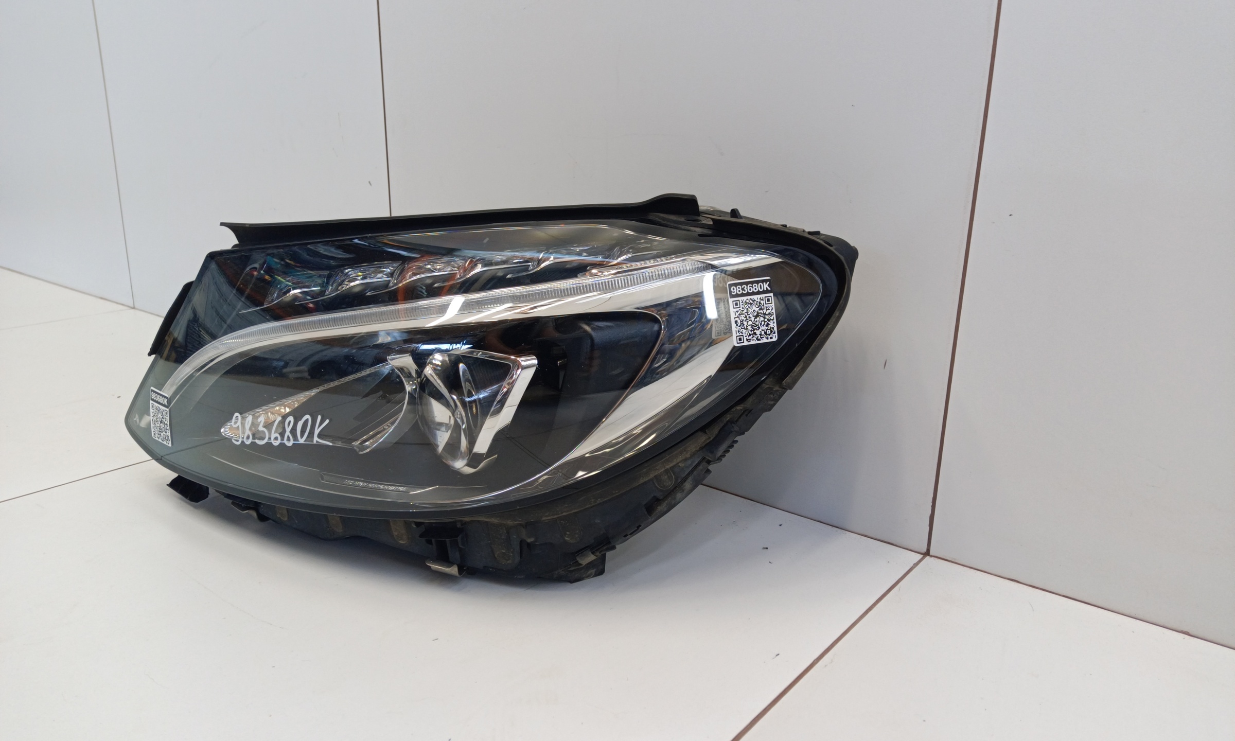 Фара передняя левая Mercedes-Benz C-klasse W205 LED
