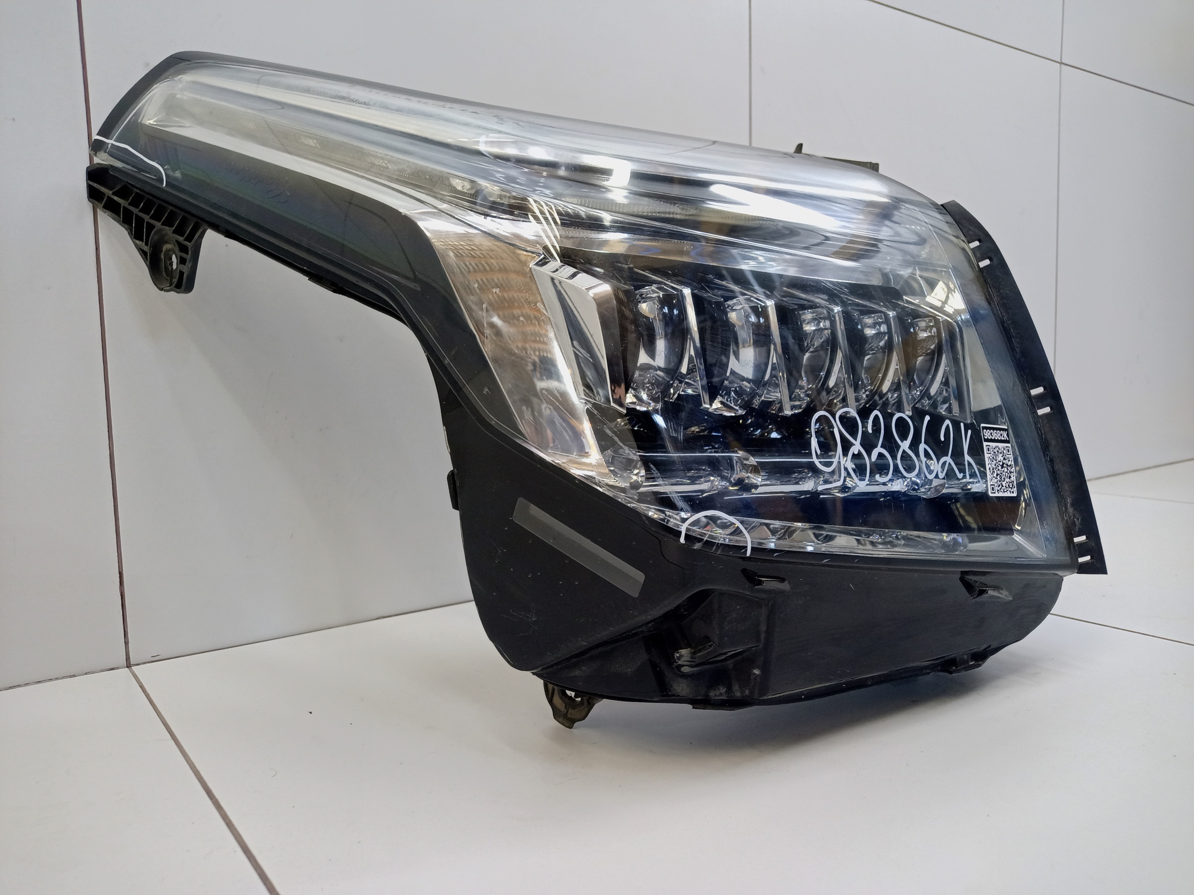 Фара передняя левая Cadillac Escalade 4 LED