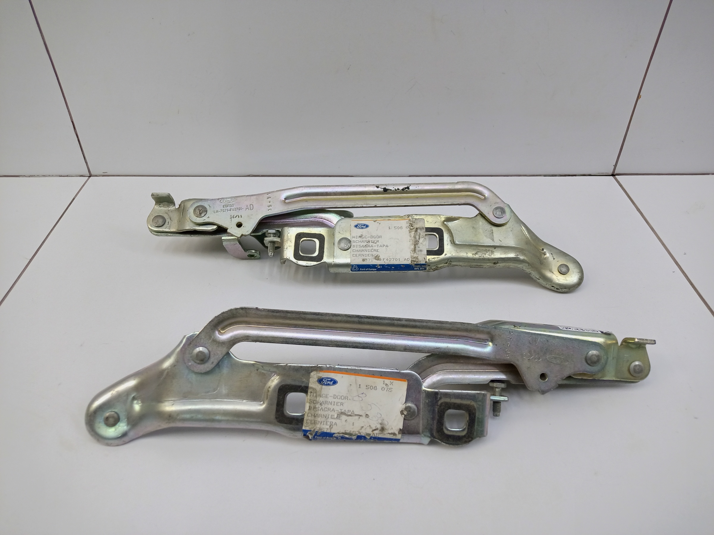 Комплект петель крышки багажника Ford Mondeo 4 Sedan