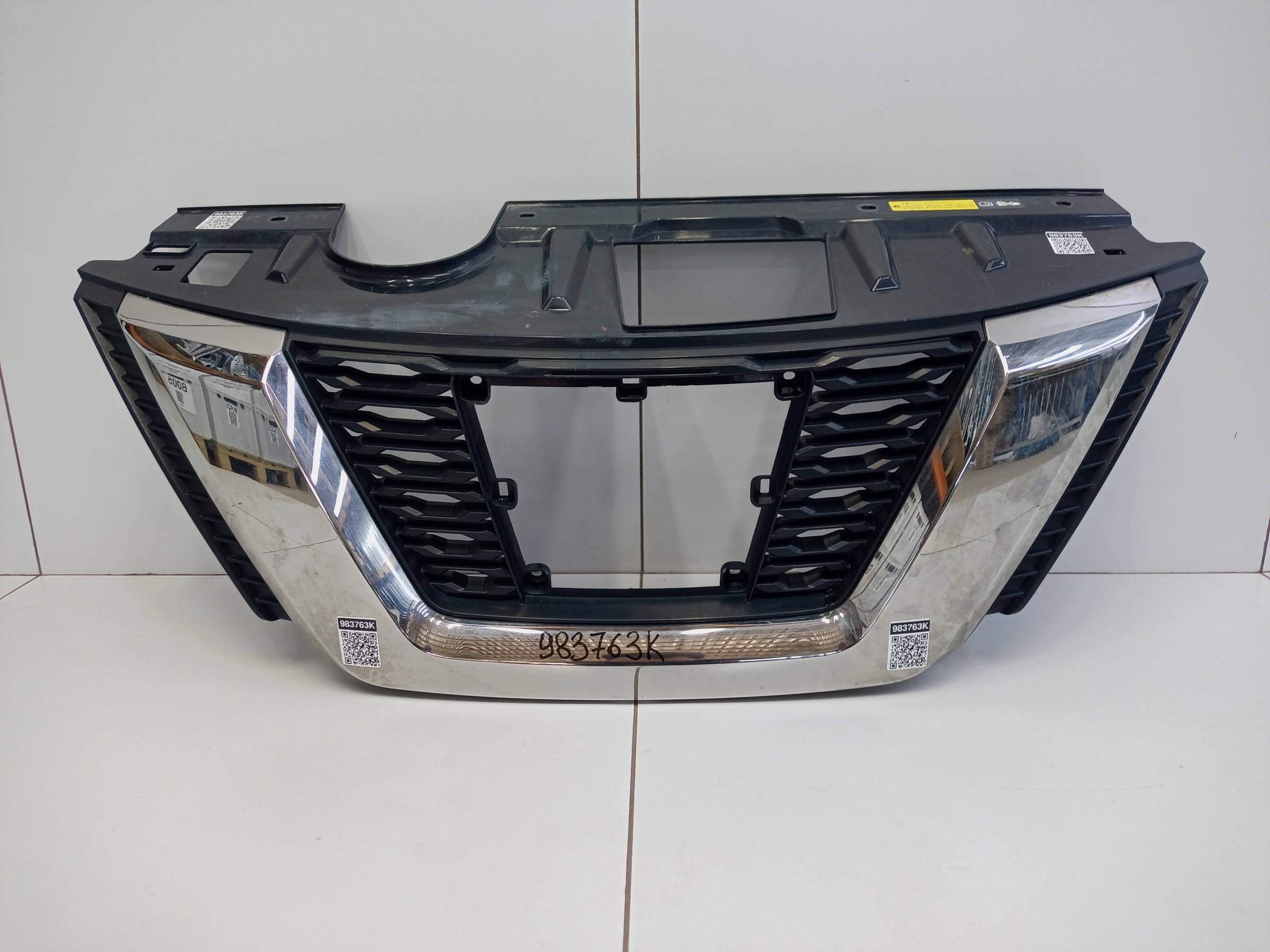 Решетка радиатора Nissan X-Trail T32 Restail под камеру и дистроник