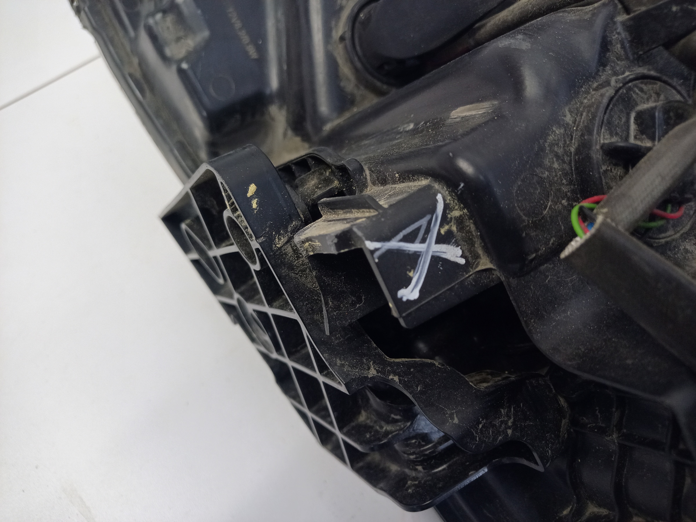 Фара передняя правая Nissan Qashqai 2 Restail галоген