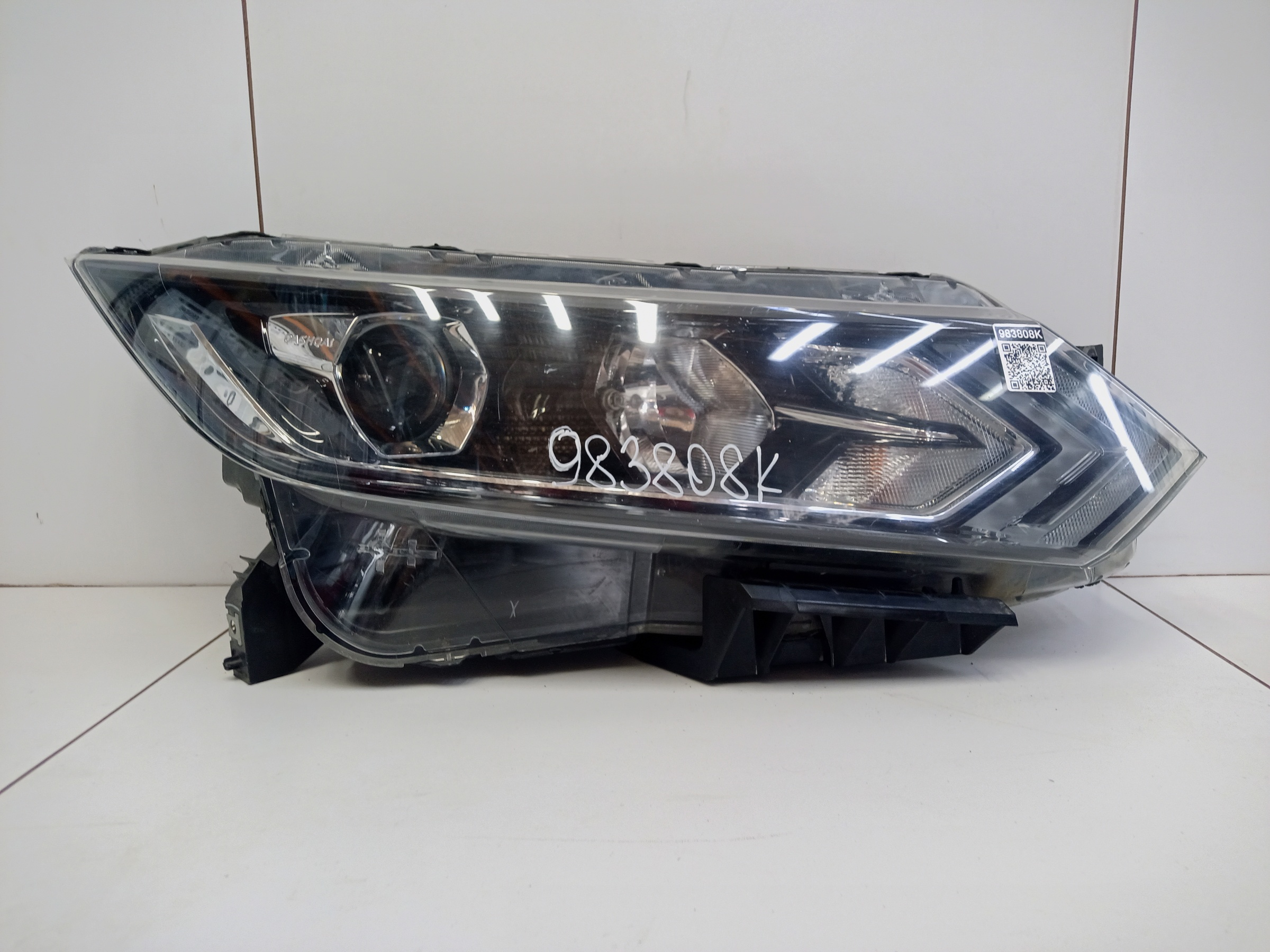Фара передняя правая Nissan Qashqai 2 Restail галоген
