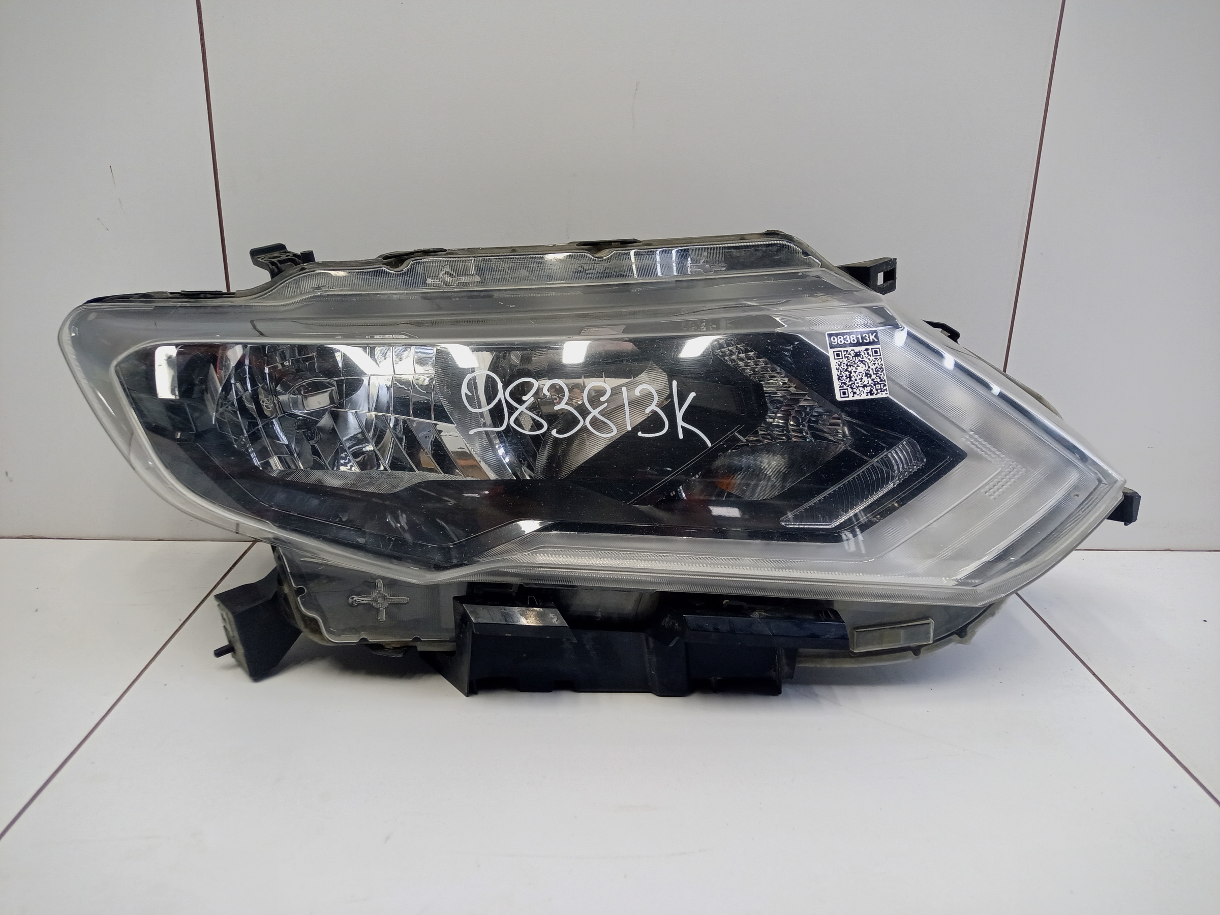 Фара передняя правая Nissan X-Trail T32 Restail галоген