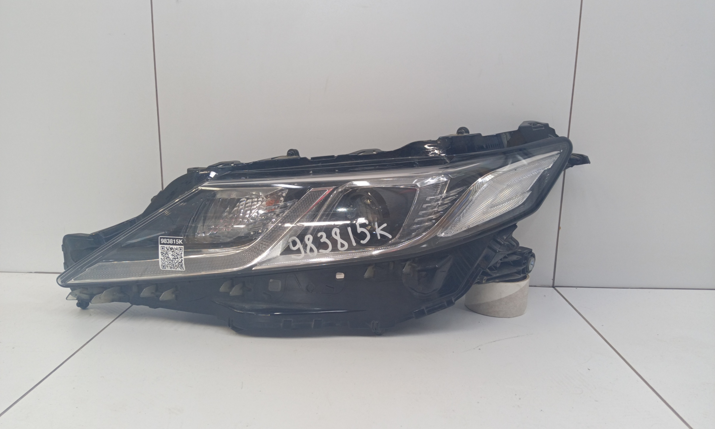 Фара передняя левая Toyota Camry V70 LED