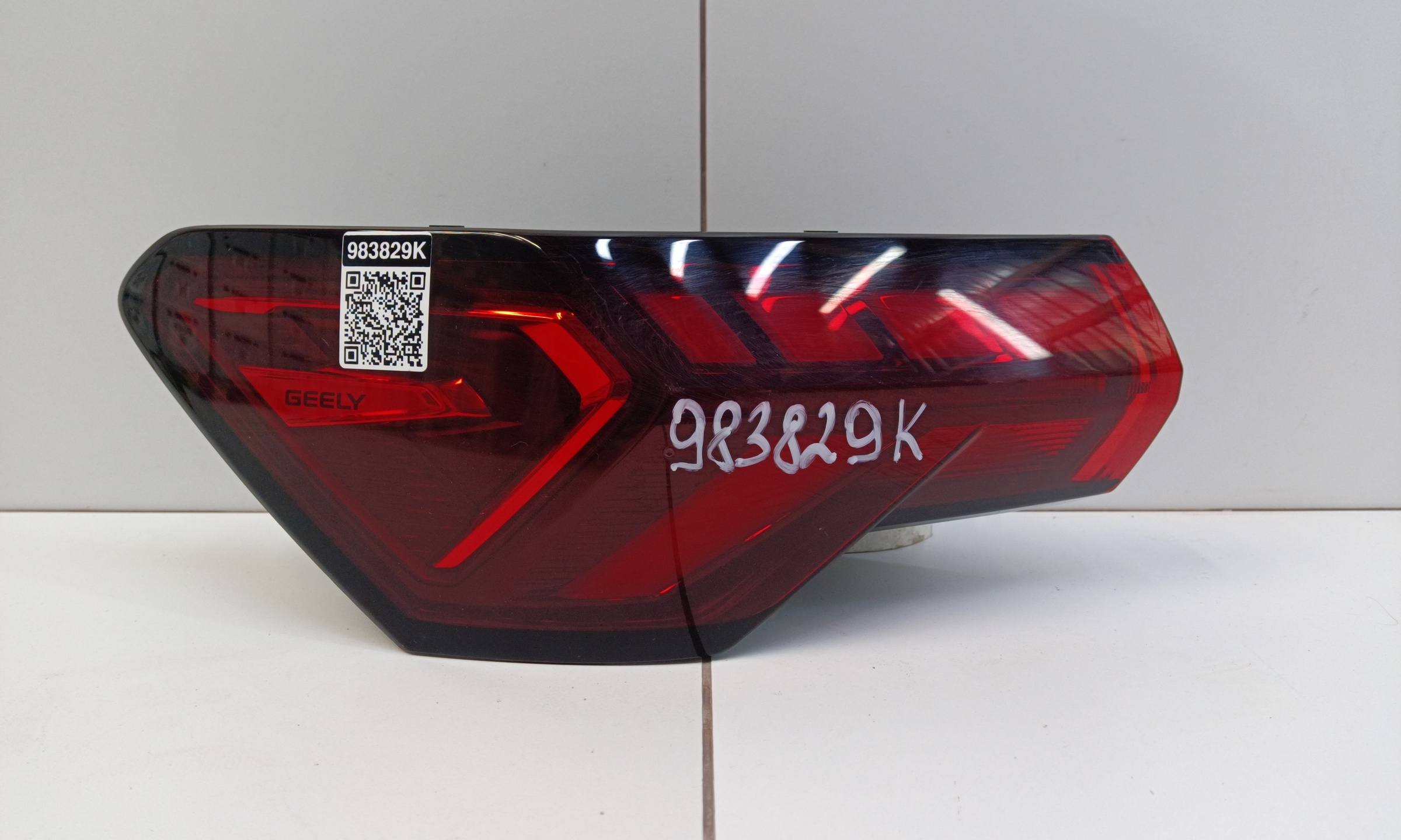 Фонарь задний левый наружный Geely Coolray Restail LED