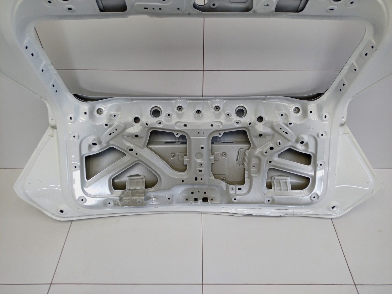 Крышка багажника Geely Atlas 2