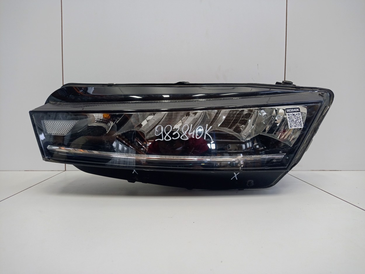 Фара передняя левая Skoda Octavia A8 LED