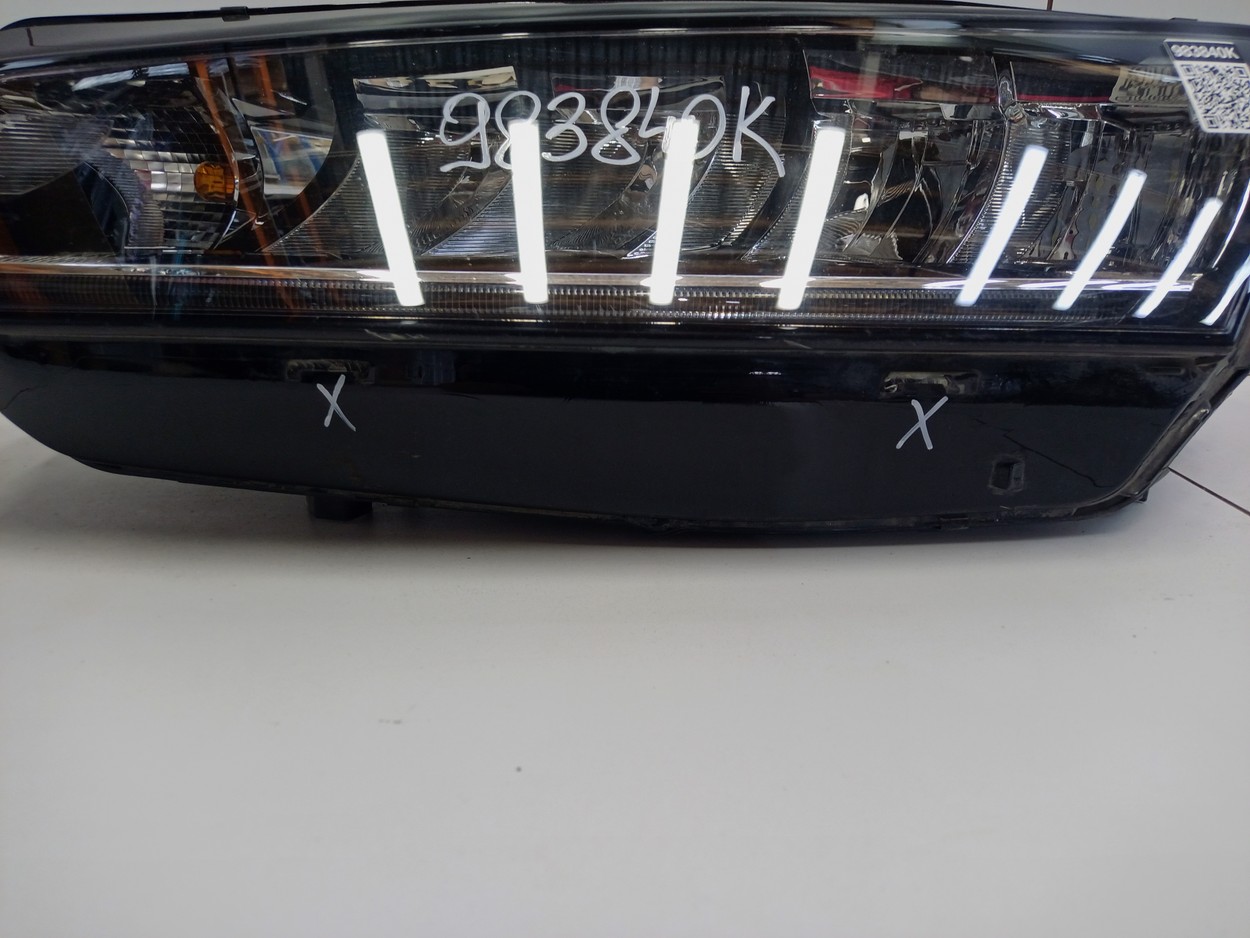 Фара передняя левая Skoda Octavia A8 LED