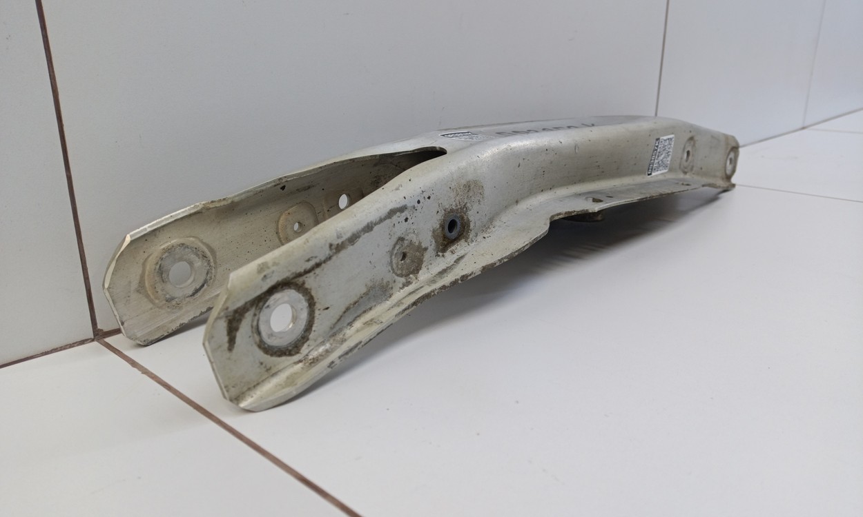 Рычаг задней подвески нижний левый Mercedes Benz A-Klasse W176