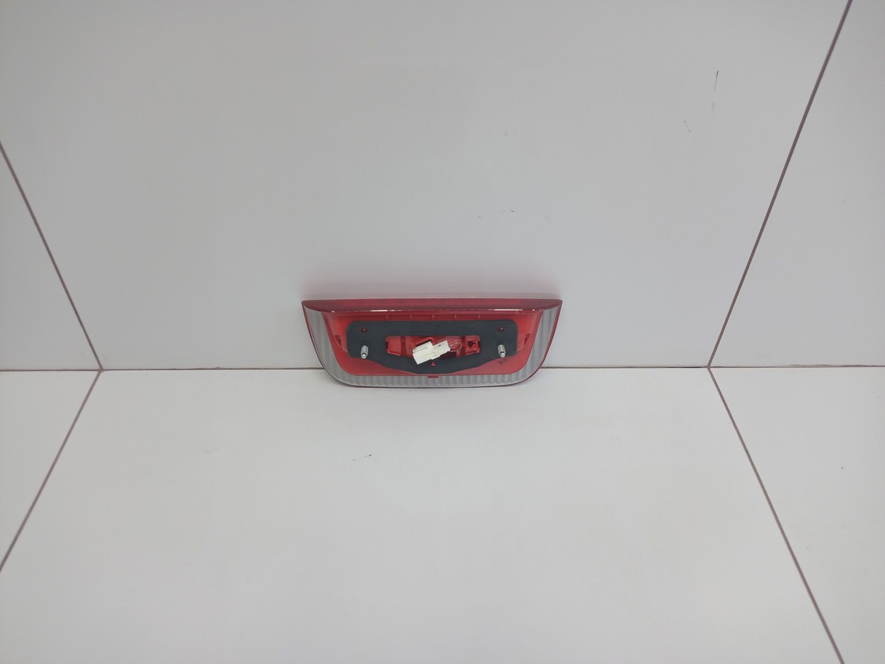 Фонарь стоп сигнала дополнительный Nissan Juke