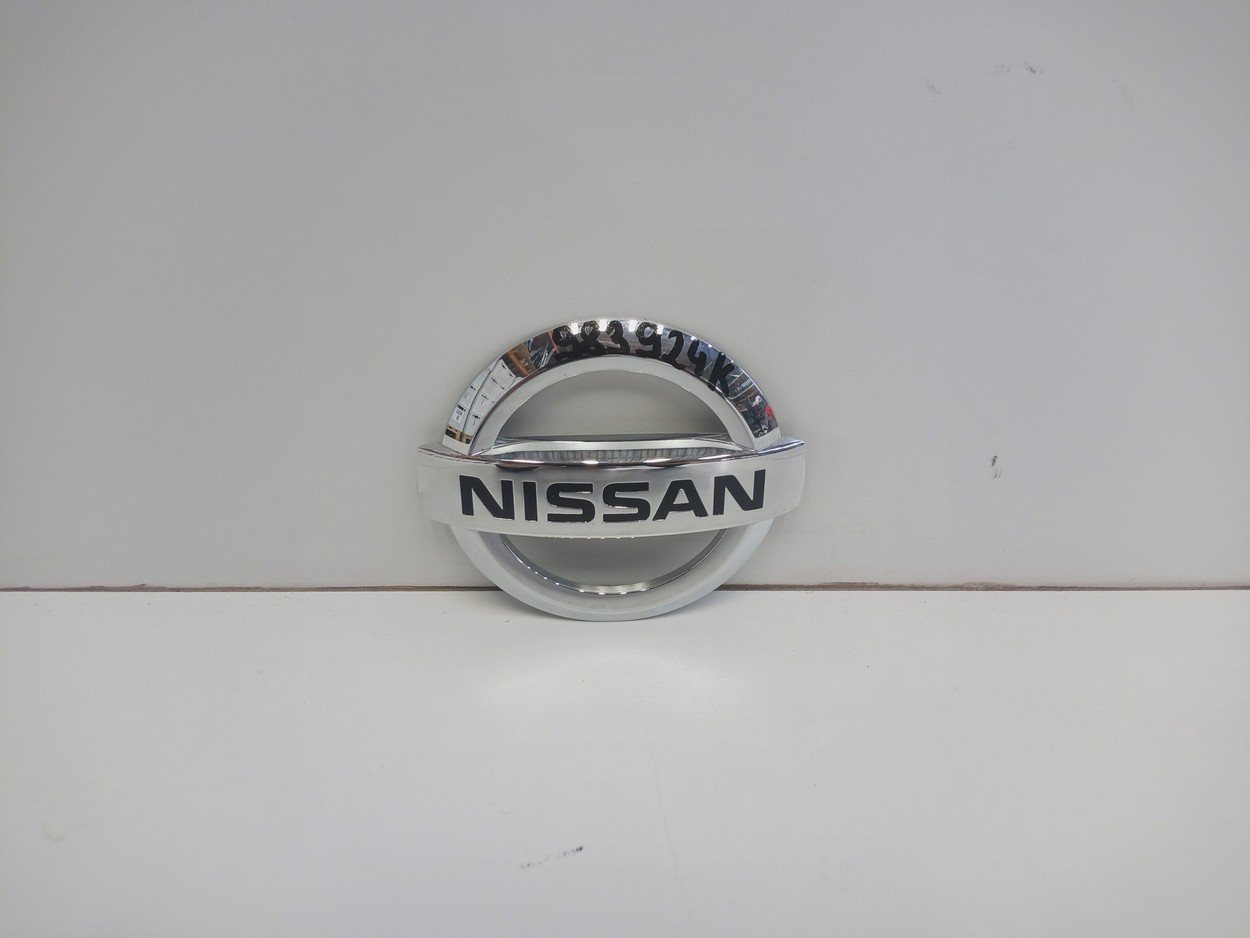 Эмблема крышки багажника Nissan X-Trail T32
