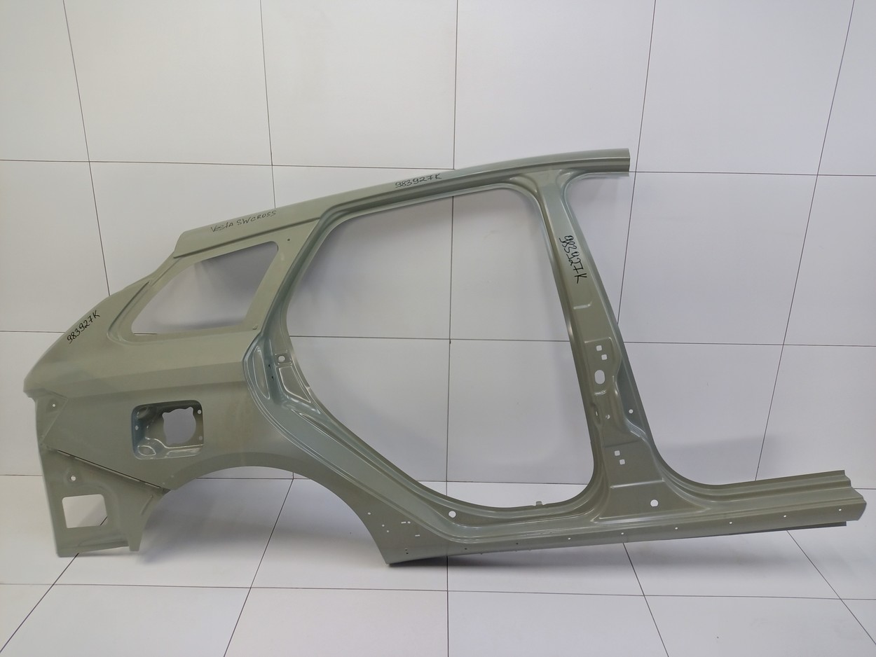 Панель кузова боковая правая Lada Vesta SW Cross
