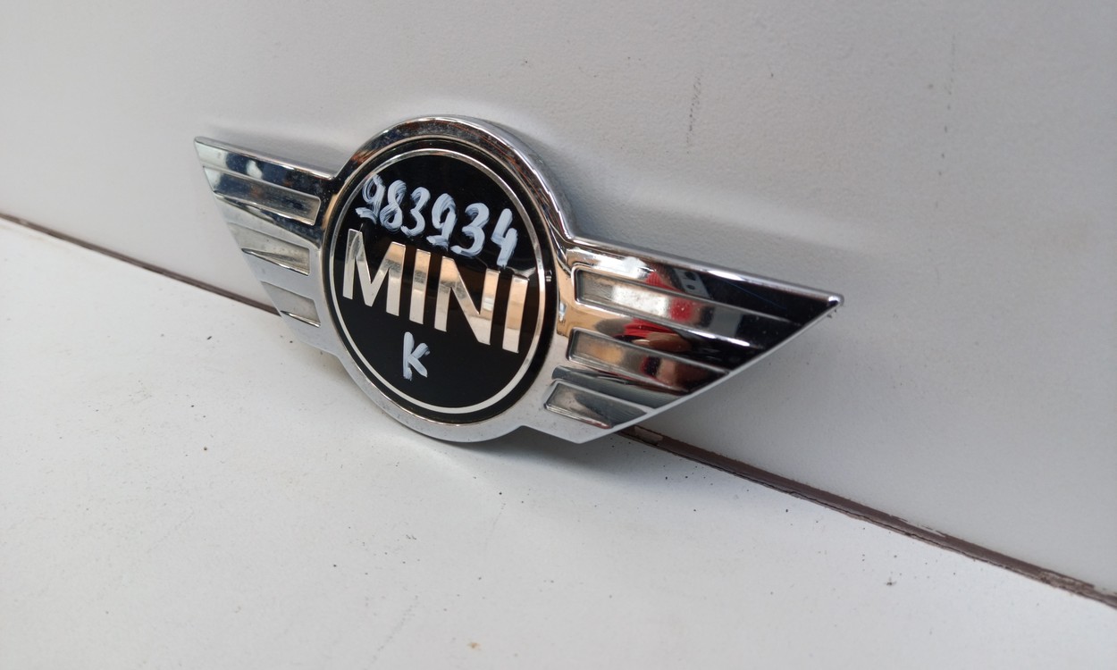 Эмблема Mini Countryman